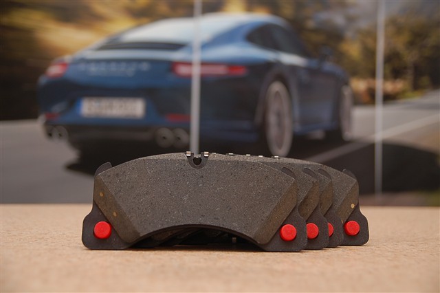 Brake pads. Part 1: Composition, characteristics and marking